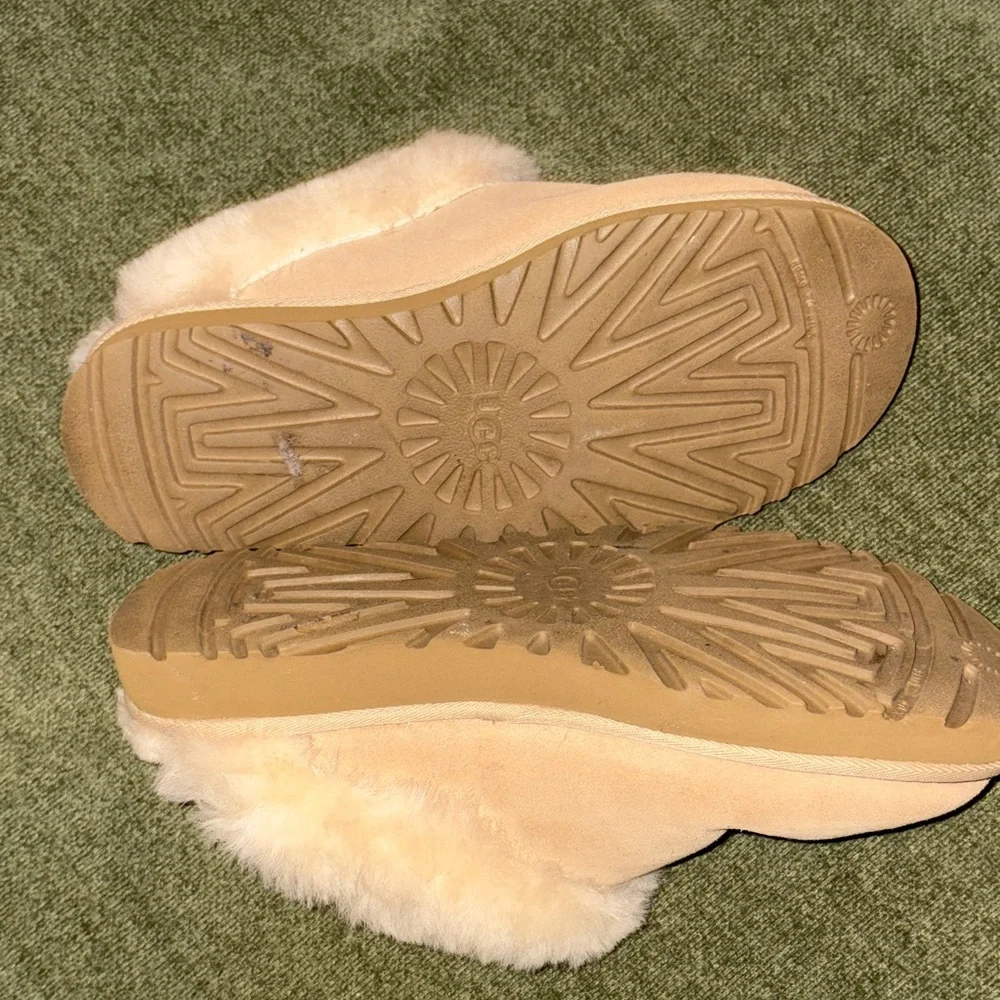 UGG Beige Slippers with Plush Lining - Picture 12 of 13